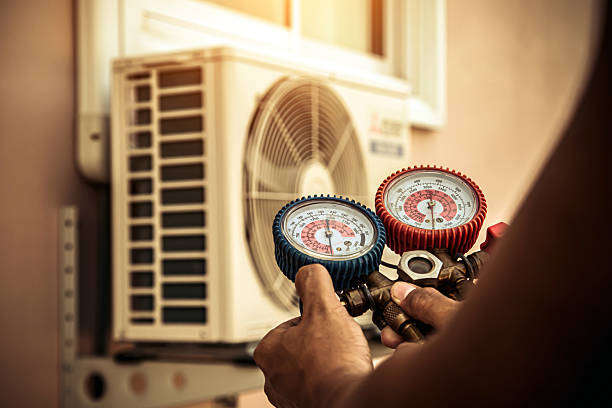 Professional Ac Installation technician working in Hillsboro, AL